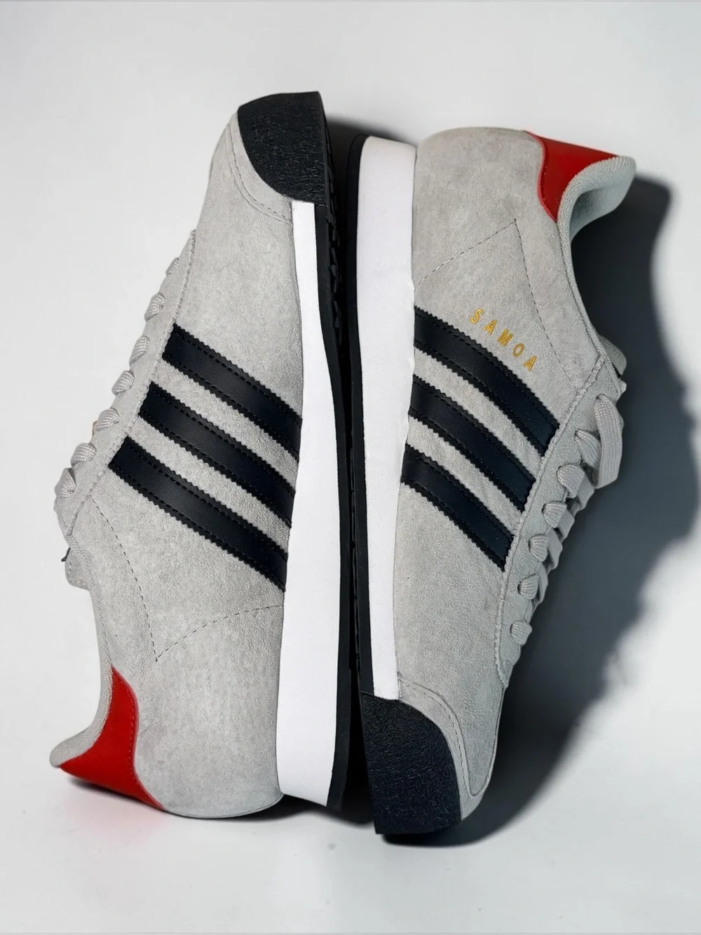 ADIDAS Samoas Men's Size 8.5M Sneakers Grey Black Scarlet JR3777, NEW IN BOX